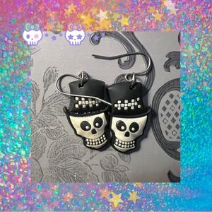 💀 Skull earrings